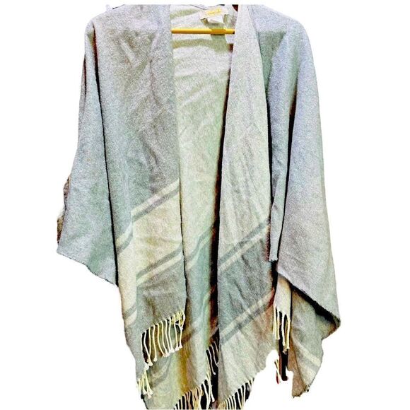 CHRISTINA CHITI Made In Italy Gray Soft Shawl Shrug Fringe Hem One Size - Picture 1 of 1